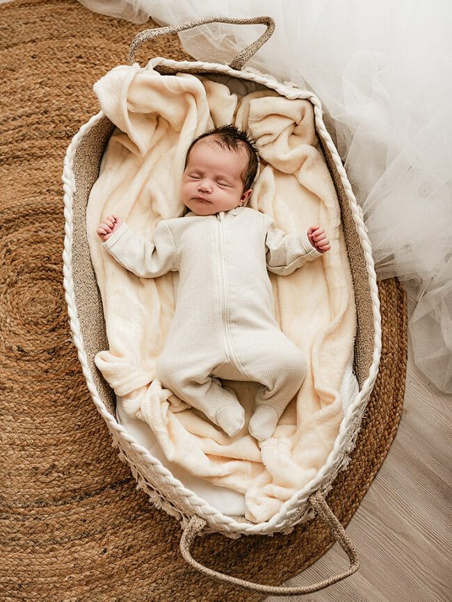 newborn photographer in toronto